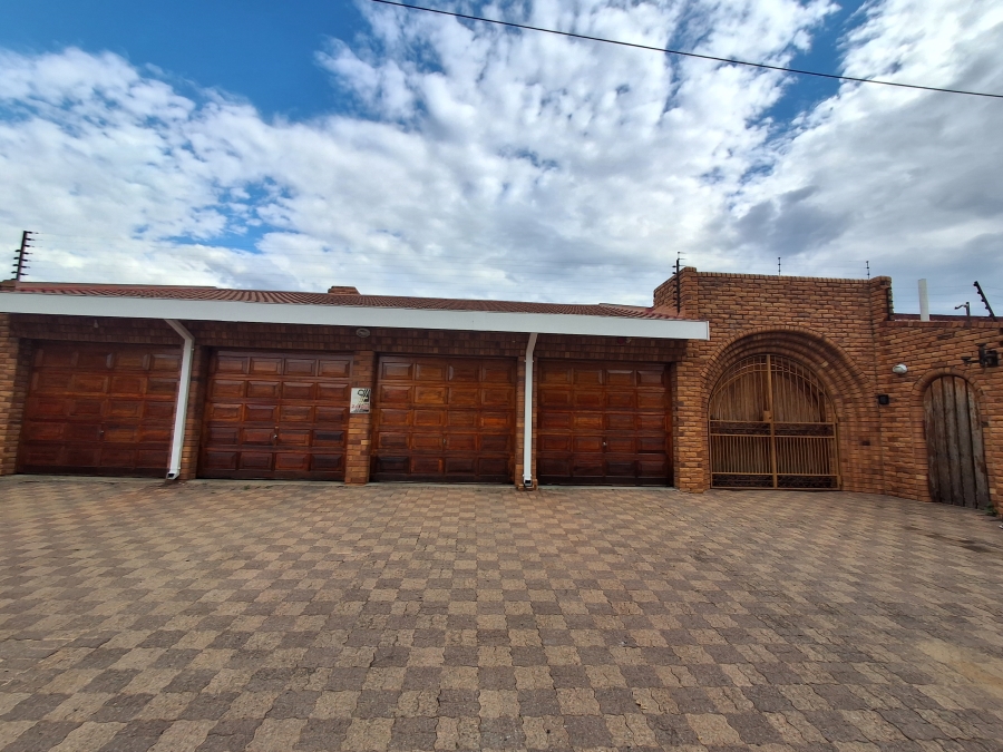 5 Bedroom Property for Sale in Jan Cillierspark Free State